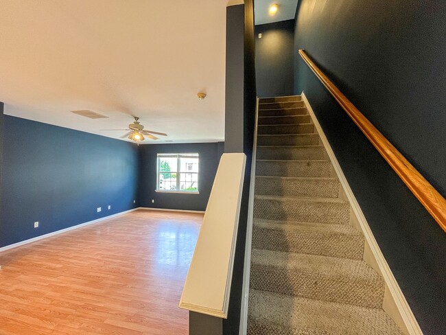 Building Photo - 3BD/2.5BA Townhouse - Hydraulic Rd.