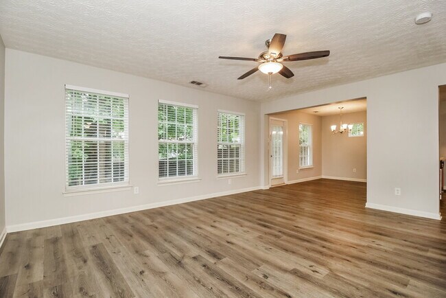 Building Photo - 247 Topaz Dr