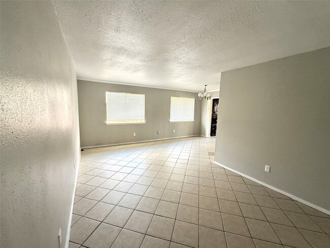 Foto del edificio - 1909 Forestdale Dr