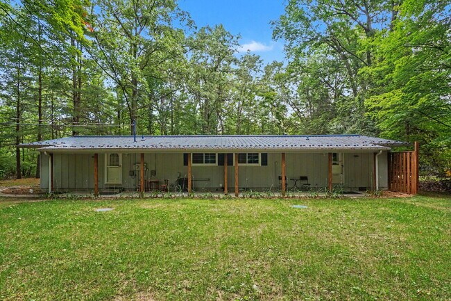 Foto del edificio - Peaceful Country Living | Spacious 3-Bed, 2-Bath Duplex $1600/month