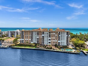 Building Photo - 1150 Hillsboro Mile