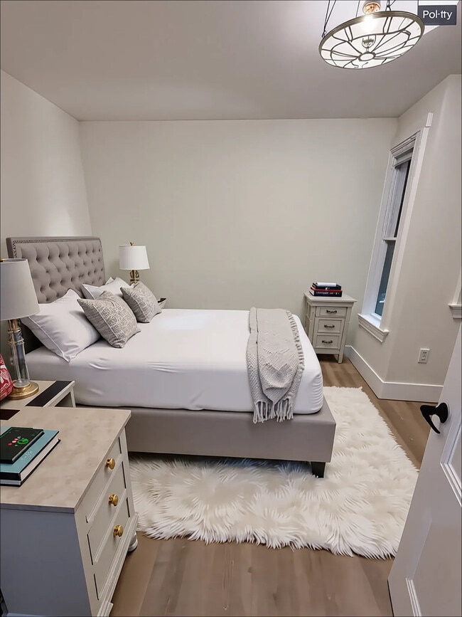 Building Photo - 885 E Broadway