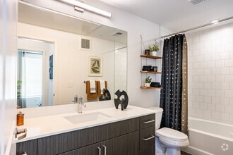 2BR, 2BA -1,015SF - Secondary Bathroom - Fieldhouse
