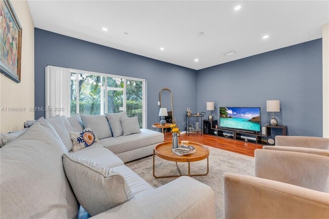 Foto del edificio - 8844 S Isles Cir