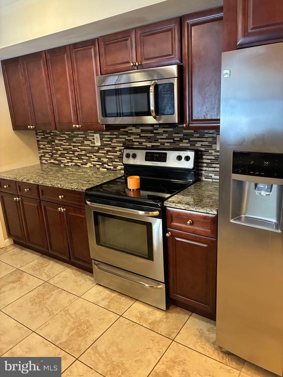 Foto del edificio - 83 Glenview Ln