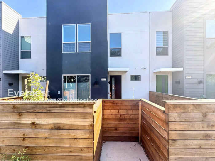 Foto principal - 6117 Bridgecross Dr