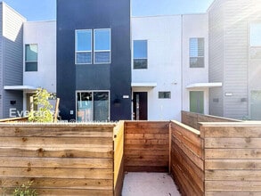 Building Photo - 6117 Bridgecross Dr