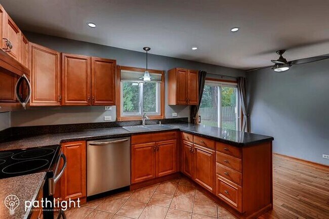 Building Photo - 625 East Macarthur Drive, Palatine, IL, 60074