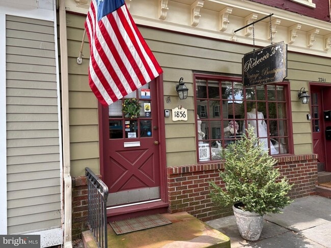 Building Photo - 224 Farnsworth Ave