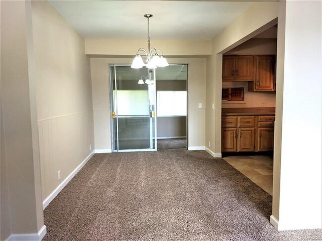 Foto del edificio - 8273 Bobolink Ave