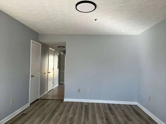 Building Photo - 1231 Shalom Dr