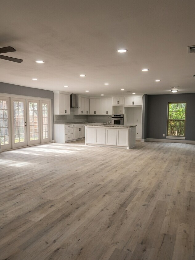 Foto del edificio - 671 Springhill Dr