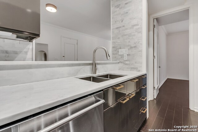 Foto del edificio - 7711 Broadway St