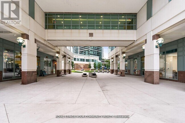 Building Photo - 10 Queens Quay W