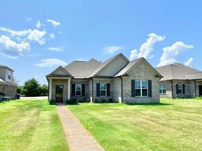 Building Photo - 385 Azalea Dr