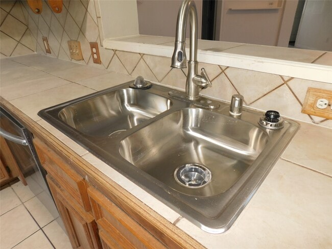 Building Photo - 2511 Branch View Ln