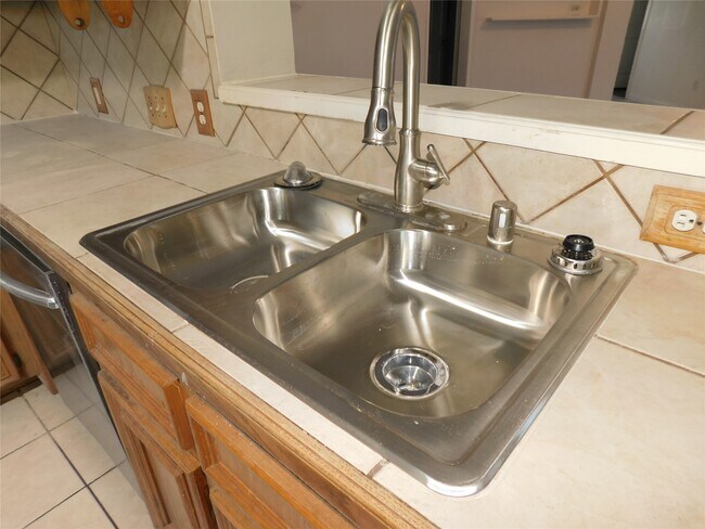 Foto del edificio - 2511 Branch View Ln