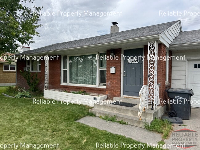 Building Photo - 160 Ronglyn Ave