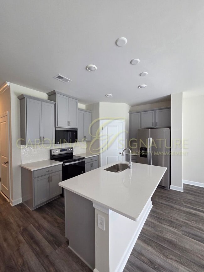Foto del edificio - AVAILABLE SEPTEMBER 1! NEW CONSTRUCTION; 3...