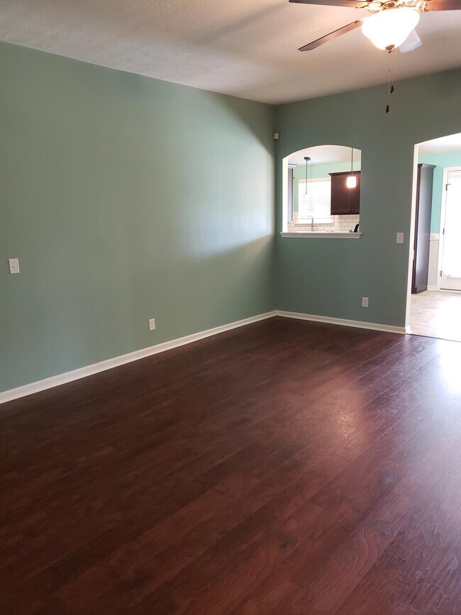 Foto del edificio - 3237 Alexandria Dr