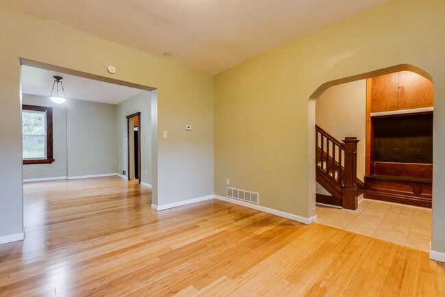 Building Photo - 405 Edgemont St
