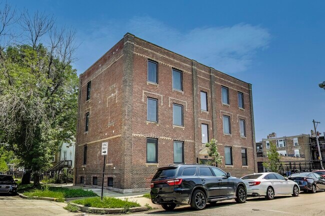 Foto del edificio - 2023 N Drake Ave