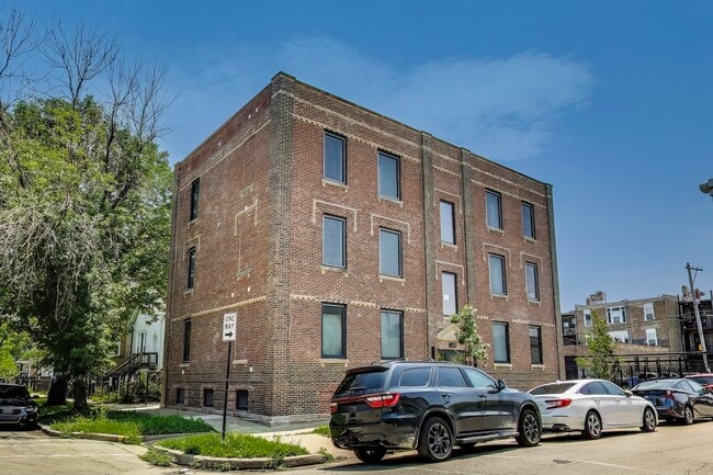 Building Photo - 2023 N Drake Ave