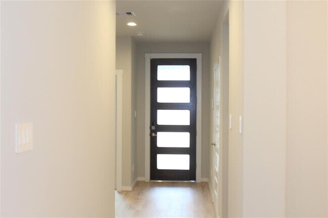 Building Photo - 29243 Pikes Peak Dr