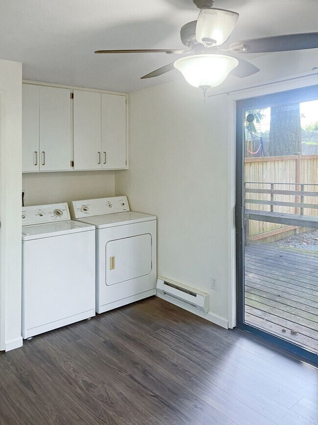 Foto del edificio - 11718-11718 90th Ave E