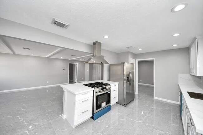 Foto del edificio - 9222 Sharpview Dr