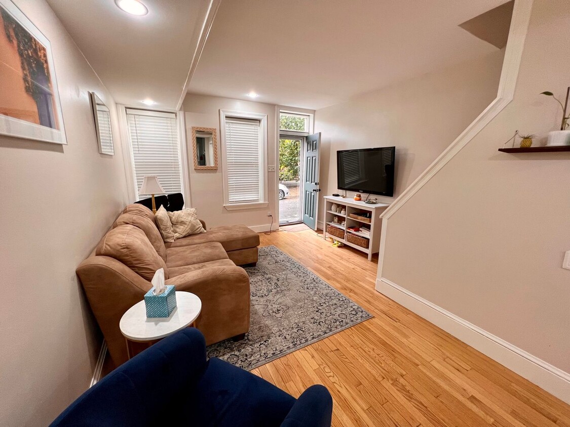 Primary Photo - Gorgeous 2-Bedroom Townhouse with Finished...