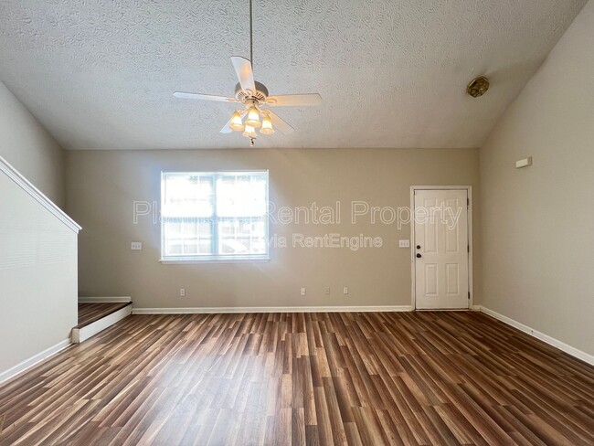 Foto del edificio - 231 Oak Grove Way