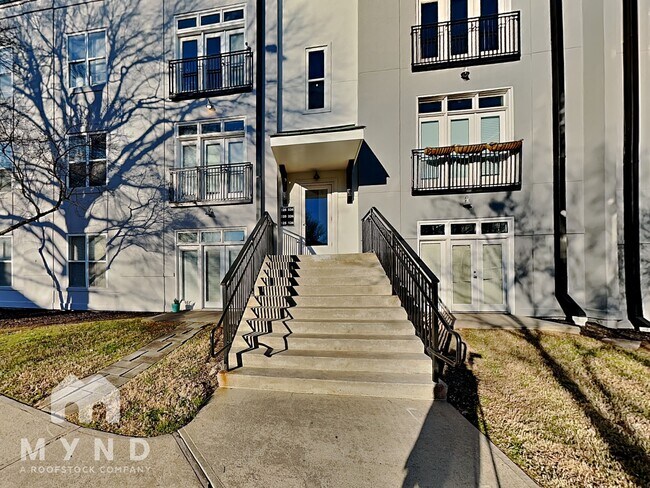 Building Photo - 502 Pryor St SW