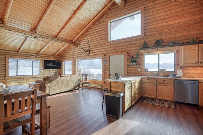 Foto del edificio - 5406 Henrys Lake Rd