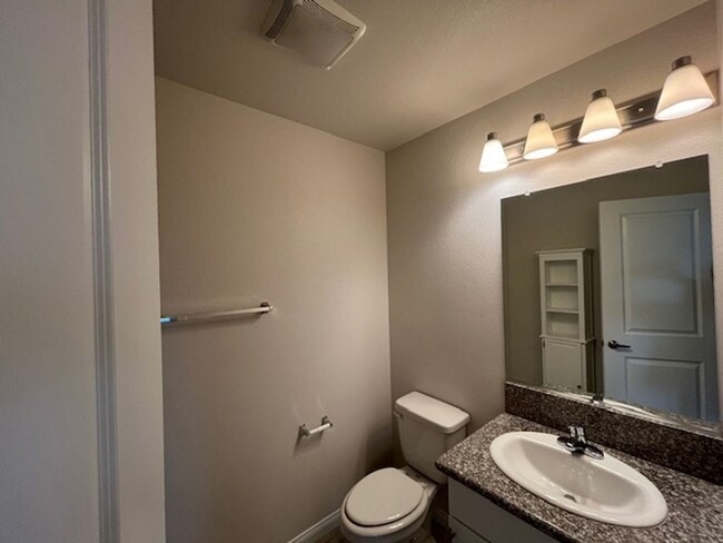 Foto del edificio - 877 Humbert Ave