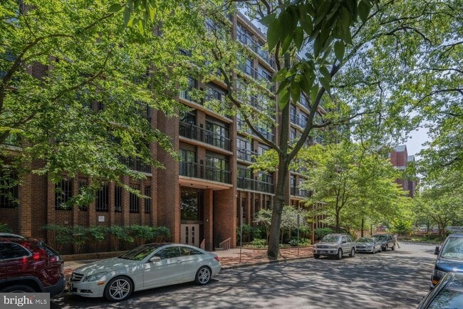Building Photo - 1001 26th St NW