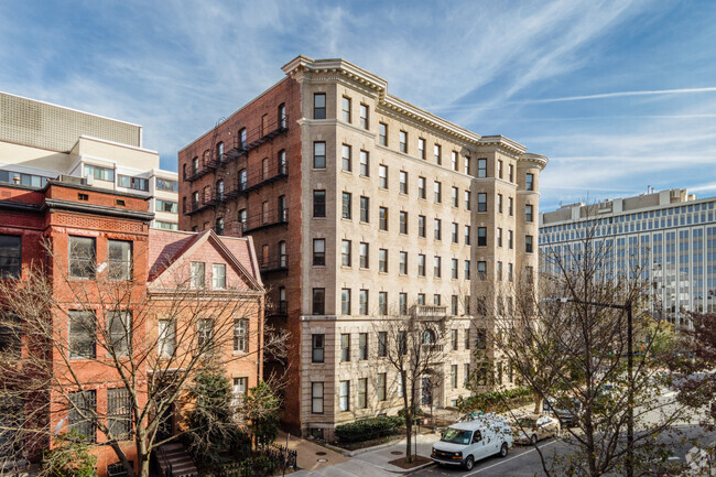 Building Photo - New Plaza