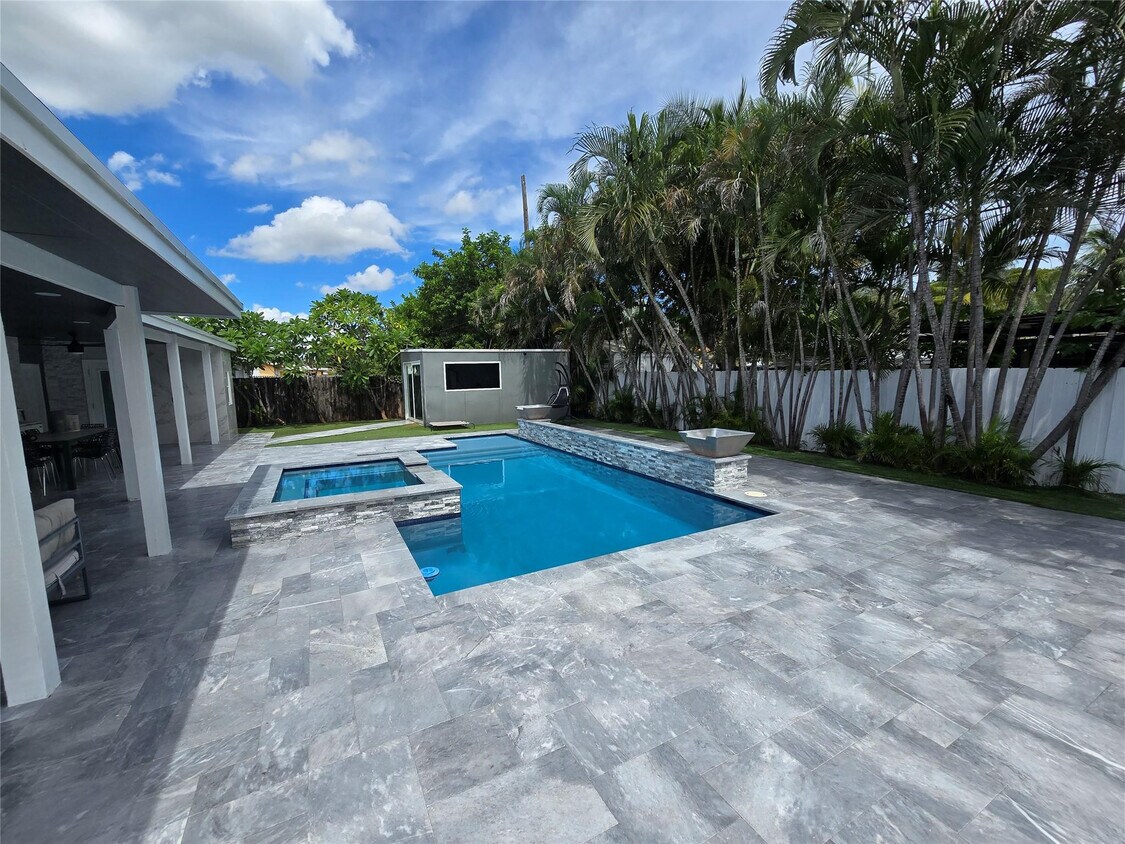 Foto principal - 2340 NE 8th Ave