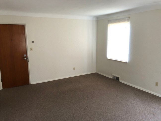 Building Photo - 2978 Densmore Dr