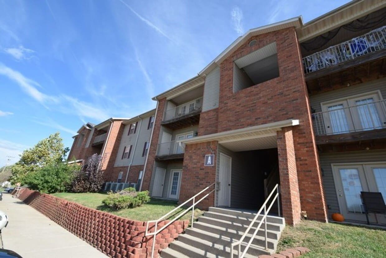 Primary Photo - Updated 3 bedroom second floor Apartment a...