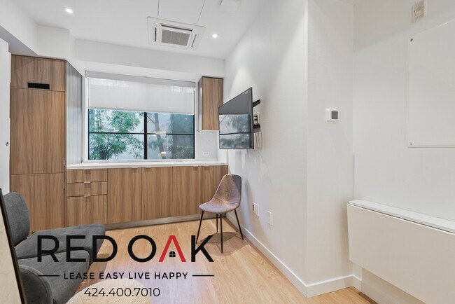 Foto del edificio - 11649 Mayfield Ave