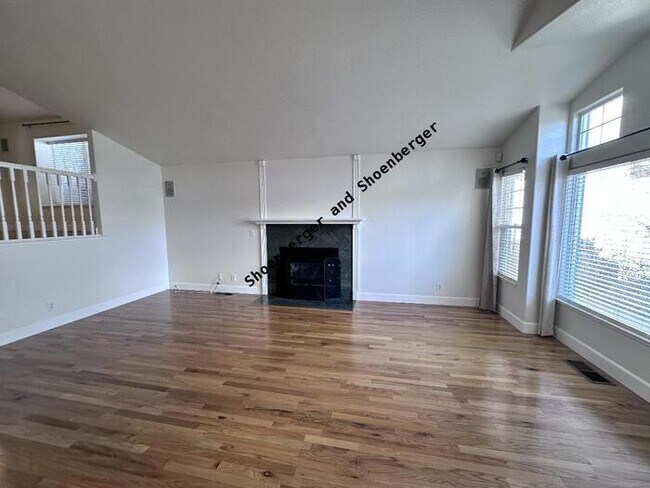 Foto del edificio - 6259 Golden Meadow Rd