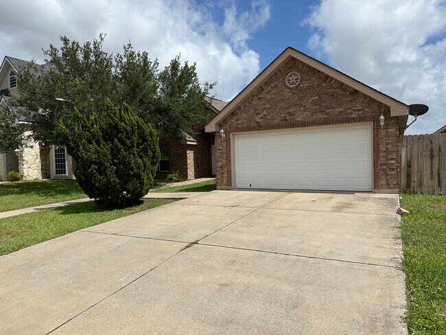 Front Garage - 1622 Gabriels Lndg