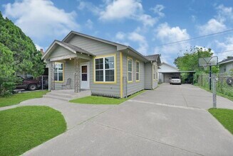 Building Photo - 2418 Delafield St