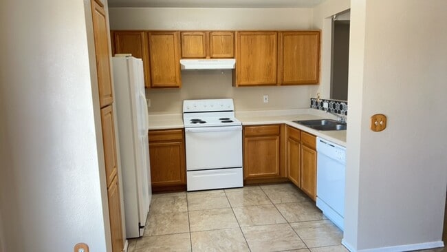 Building Photo - 2 bed 2 bath in El Mirage!!
