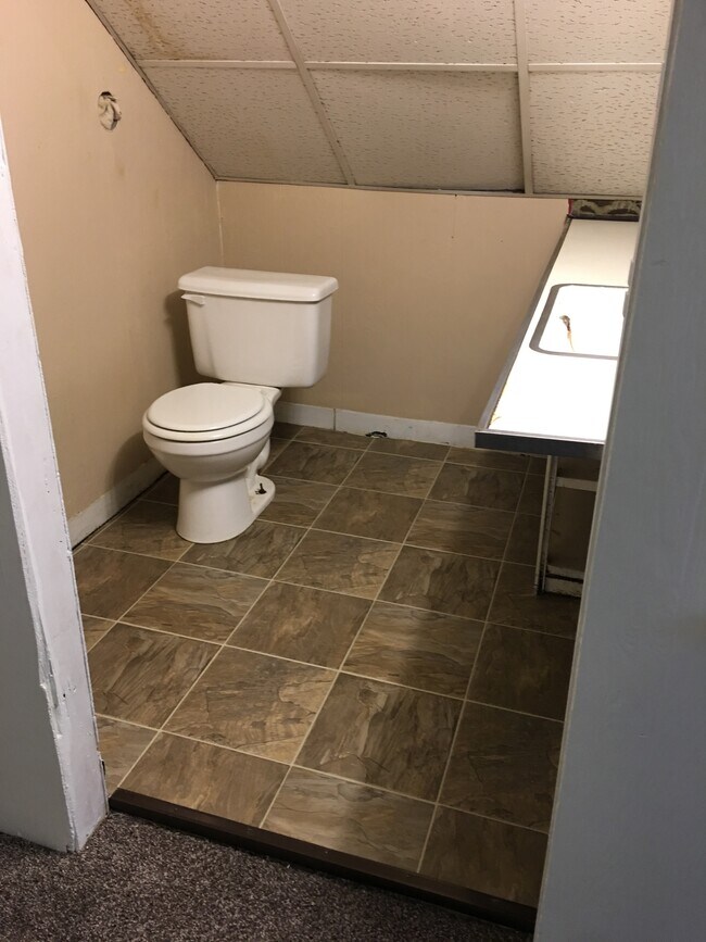 Bathroom - 911 S 6th St