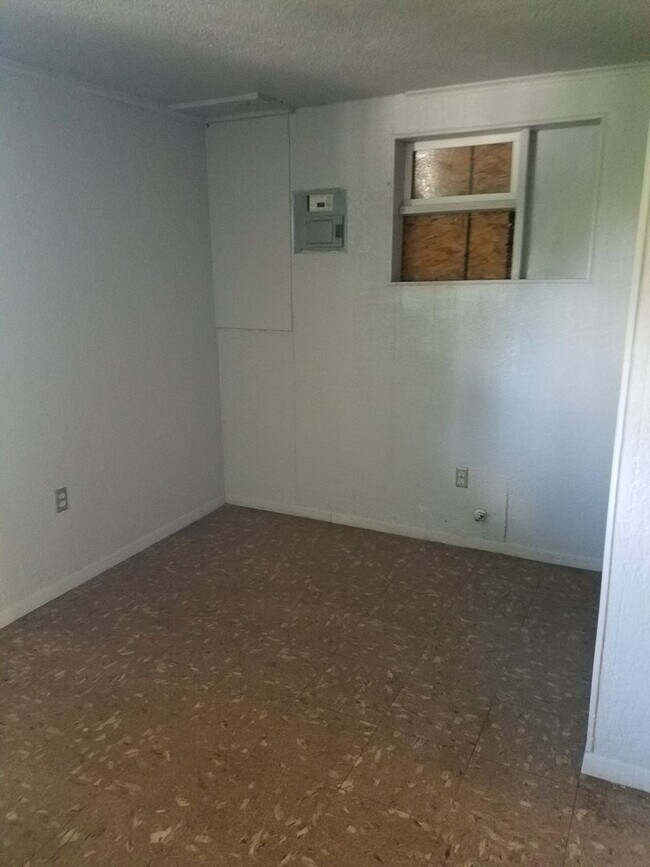 Building Photo - 2055 W Summit Unit D