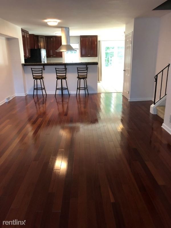 Building Photo - 3 br, 2.5 bath Townhome - 235 Lawndale Ave