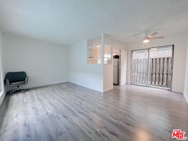 Foto del edificio - 941 N San Vicente Blvd