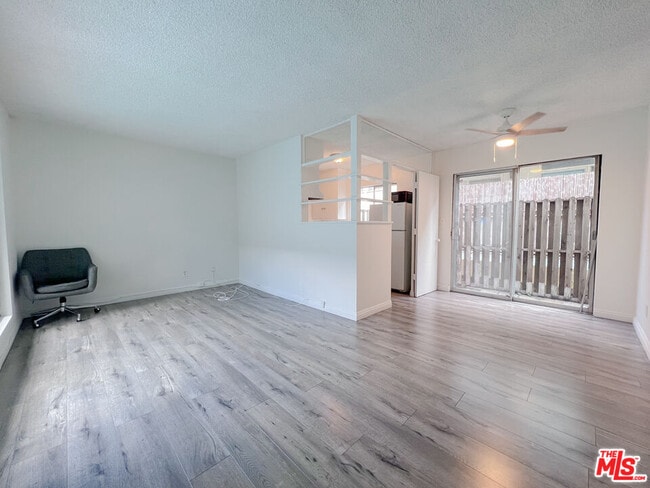 Building Photo - 941 N San Vicente Blvd